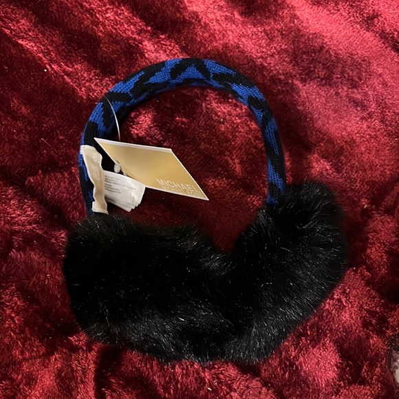 Earmuffs - Picture 1 of 3